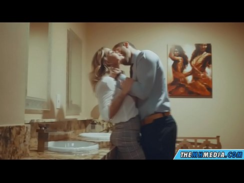 ❤️ Kur një bjonde me bukë ju josh në një banjë publike ❤️ Video seksi tek ne sq.com-milf-300.ru ❤